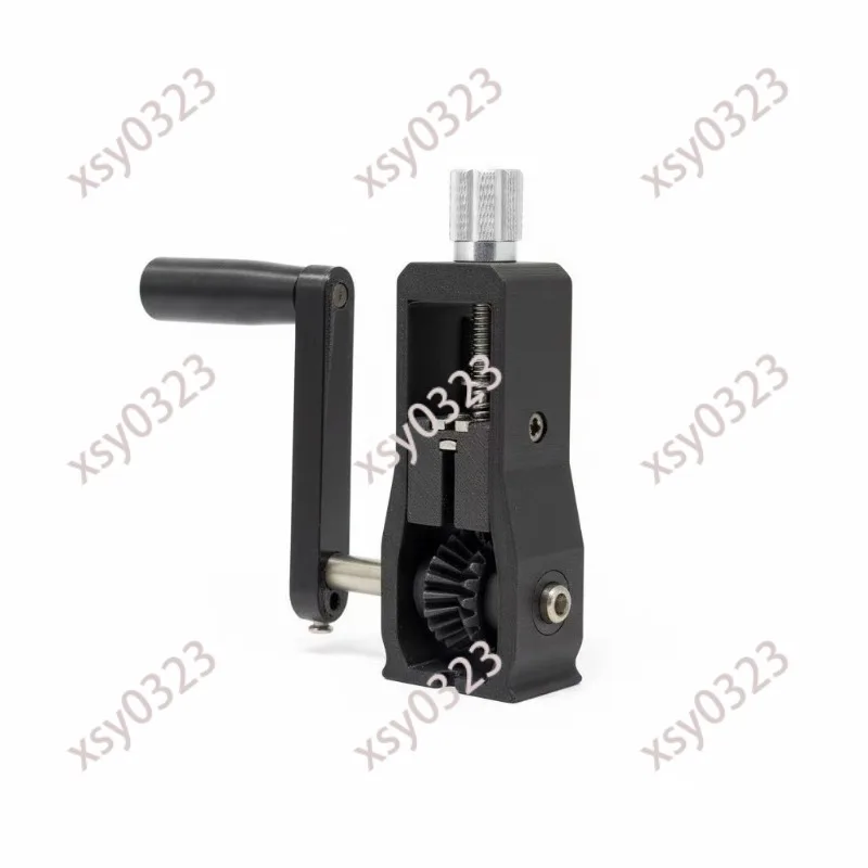 The small wire stripping machine can be connected to the wire stripper for peeling waste wires with electric drills