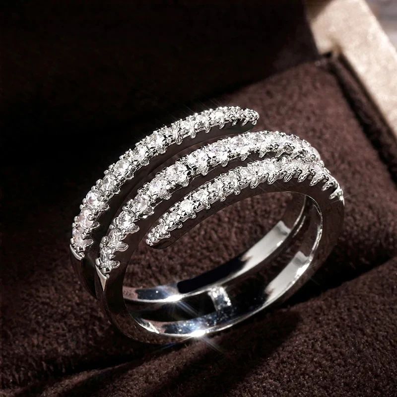 Huitan Fashion Surround Shaped Finger Rings dla kobiet Shiny Crystal CZ Marriage Party Bridal Rings Statement Jewelry Whole Sale