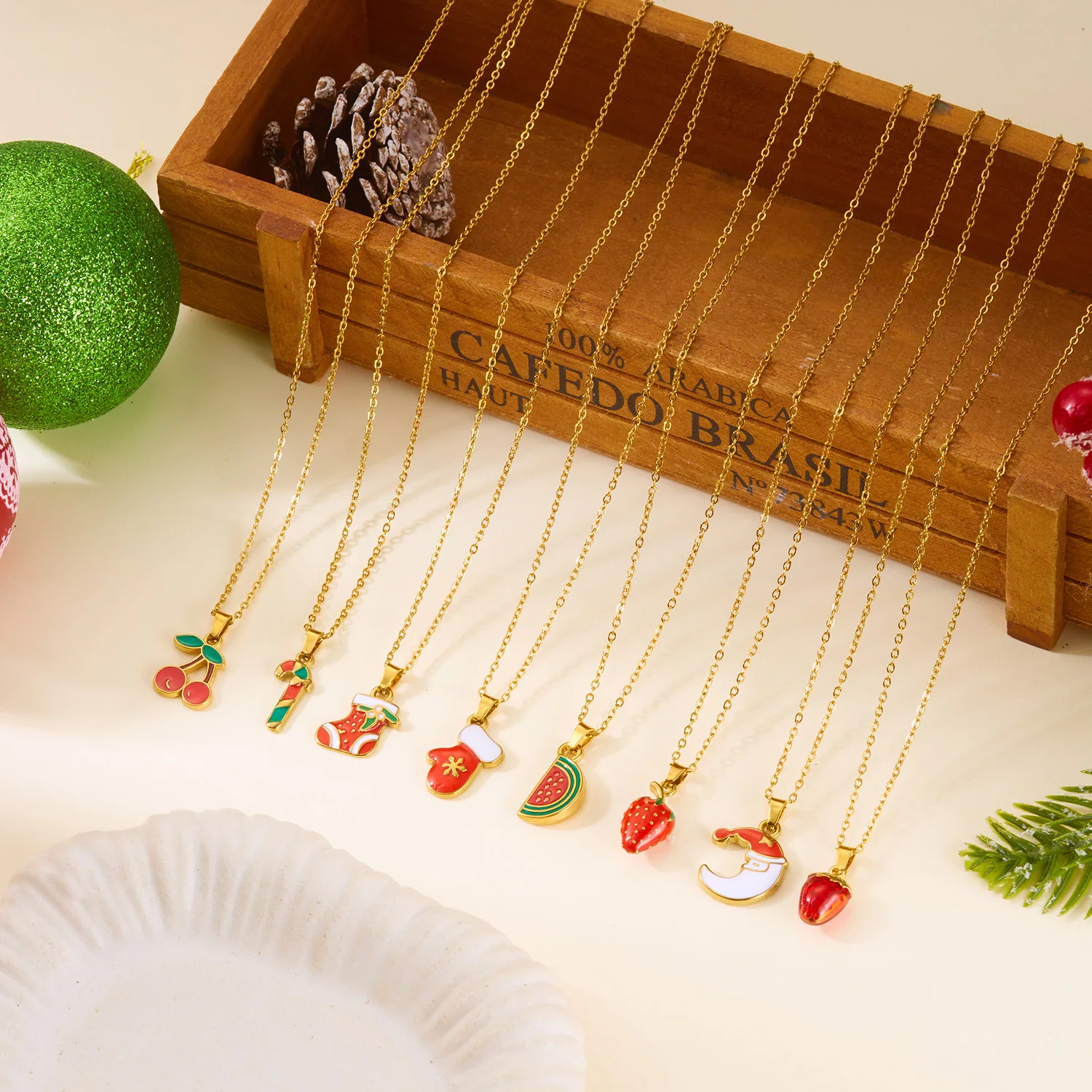 Retro Gold Farbe Edelstahl Kirsche Halskette für Frauen Charme Rote Emaille Erdbeere Halskette Trendy Wasserdicht Schmuck Geschenk – Detail 3