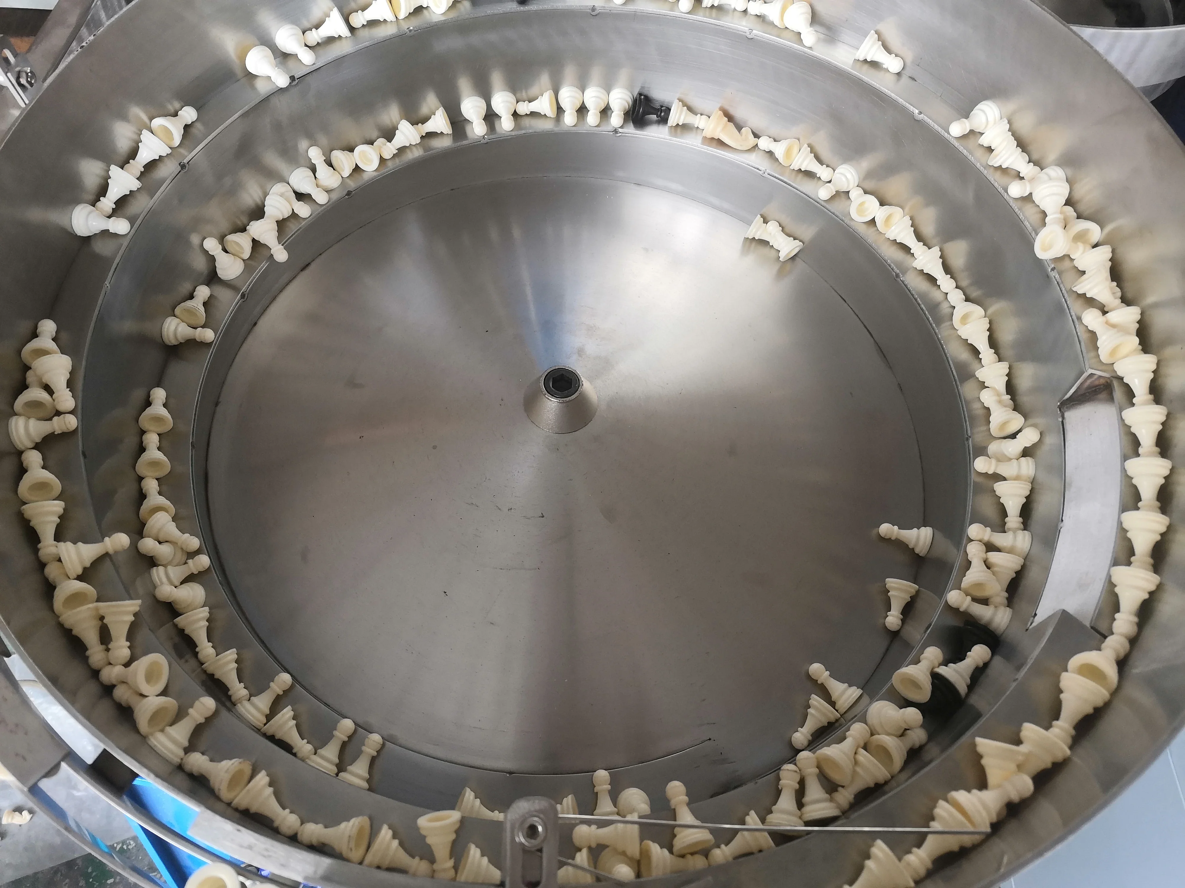 Mesin pembuat rakitan catur