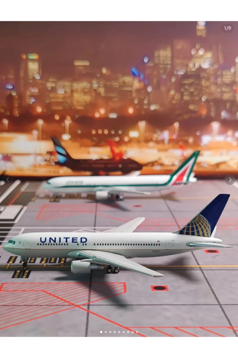 

Литая под давлением модель United Airlines Boeing B787, масштаб 1:130, полимерный самолет Airbus со светом, коллекционный дисплей с колесами для взрослых
