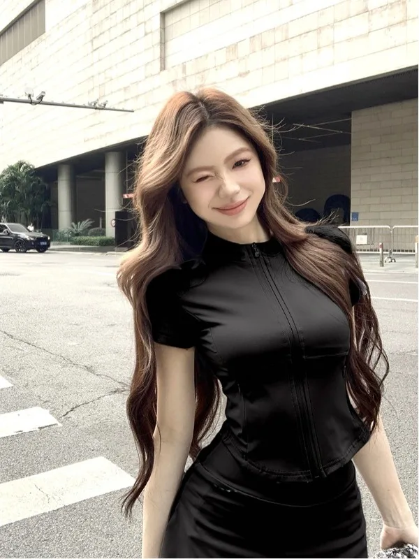 

Slim Fit Yoga Clothes Set Quick Dry Zipper Short Skirt T Shirt Two Piece Suite Hot Girl Style Summer Sportswear Women's Outfit