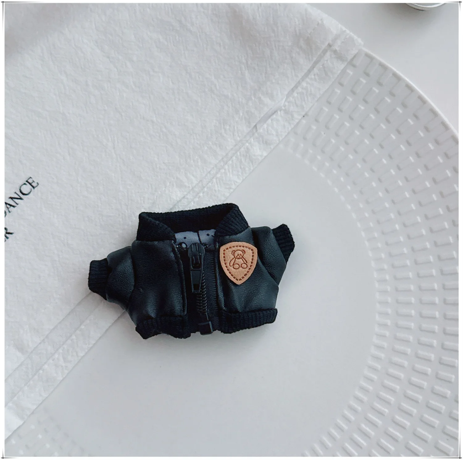 Strój dla lalki LABUBU 4.0 (4. generacji) o rozmiarze 10 cm z serii Pin For Love – skórzana kurtka – strój wymienny