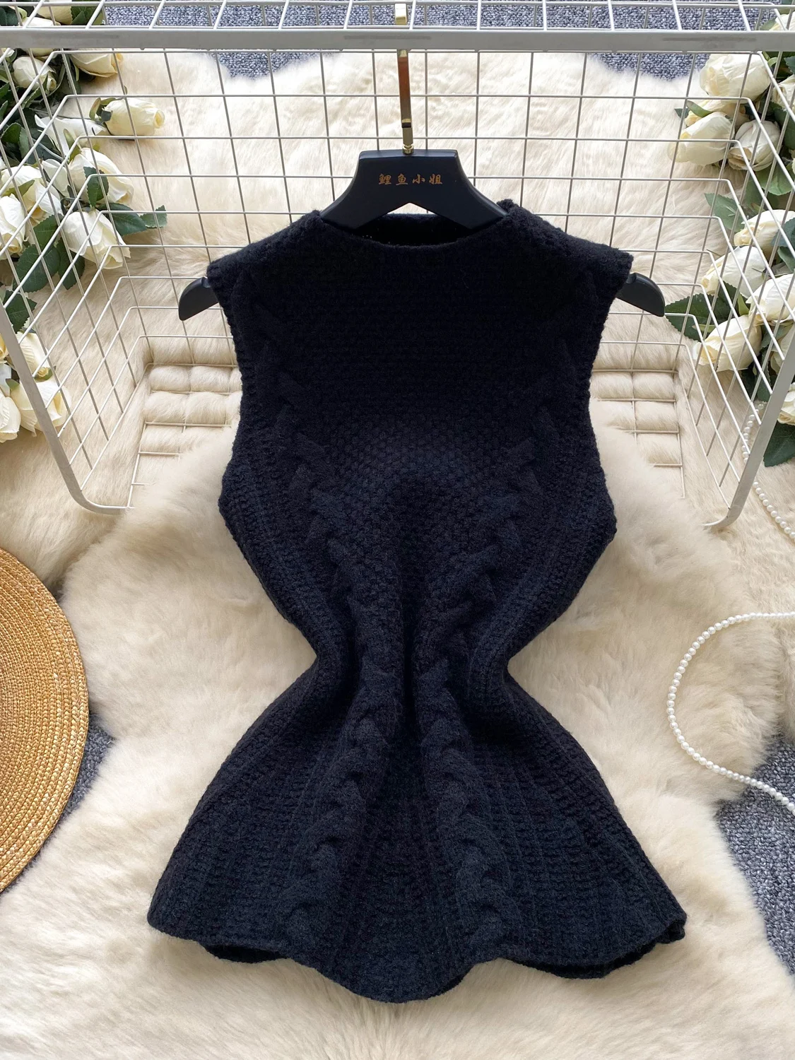 Chaleco de punto adelgazante para mujer, camiseta sin mangas ajustada versátil con diseño de giro Vintage, sensación de alta gama