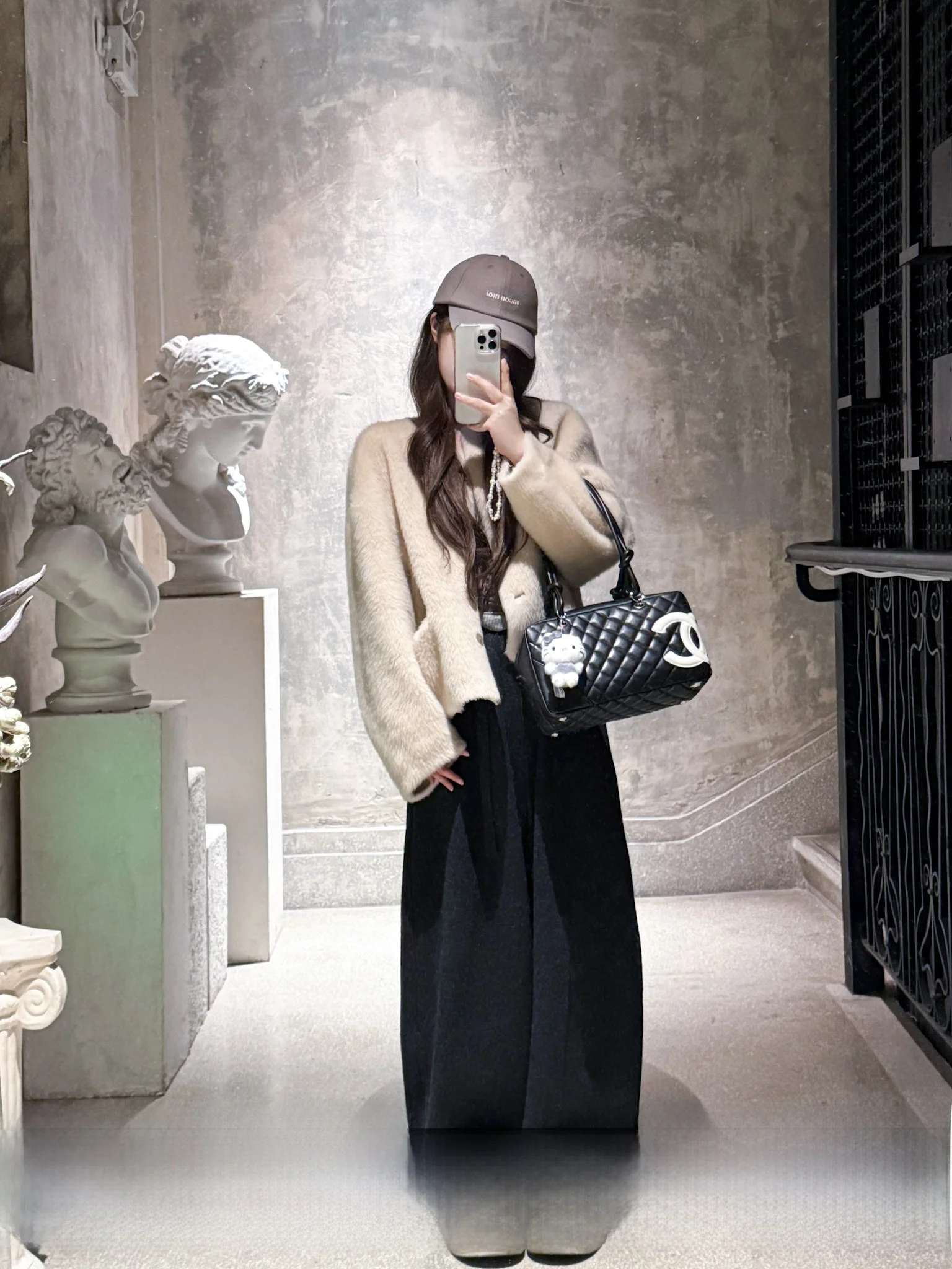 

YIKOwow Barabula 100% Wool Fur Integrated Lagong Style Short Coat for Women Straight Hair Velvet Loose Fit Outerwear