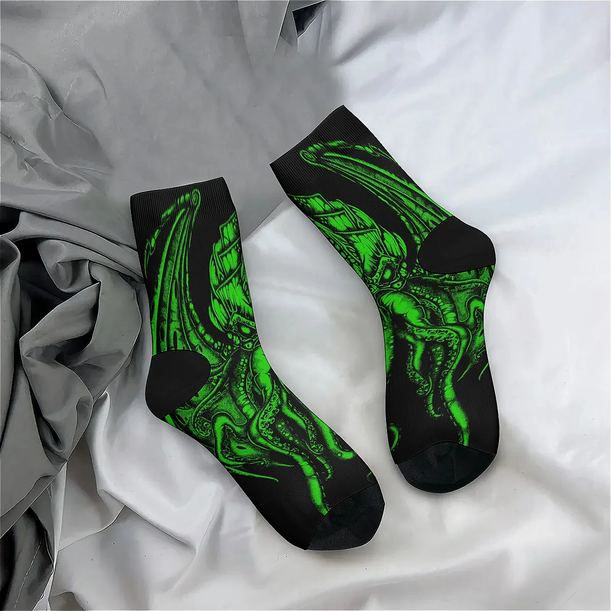 

Cthulhu Octopus Sea Monster Vintage men's short socks Novelty funny Crazy compression socks soft comfortable casual hip hop