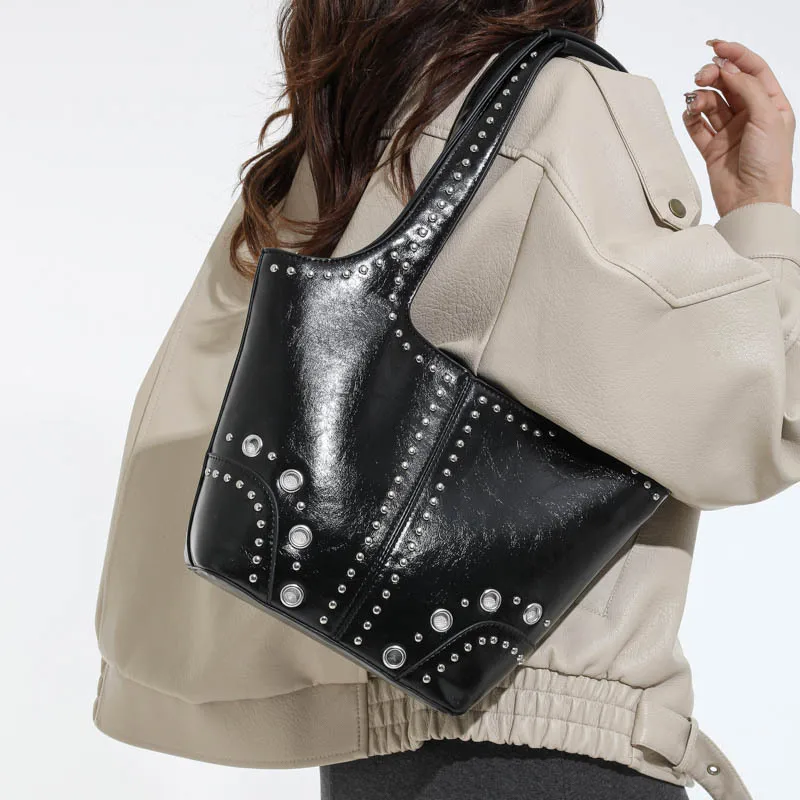 

Vintage Punk Women's Handbag Large Capacity PU Leather Studded Shoulder Bag Casual Underarm Bucket Bag