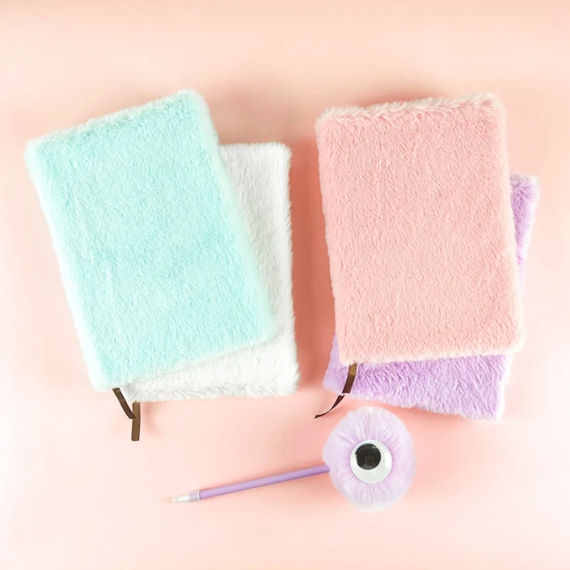 caderno-de-pelucia-com-design-minimalista-e-alto-valor-estetico-feito-de-tecido-tecido-com-papel-dorian-decorado-com-notas-de-pelucia-feitas-a-mao