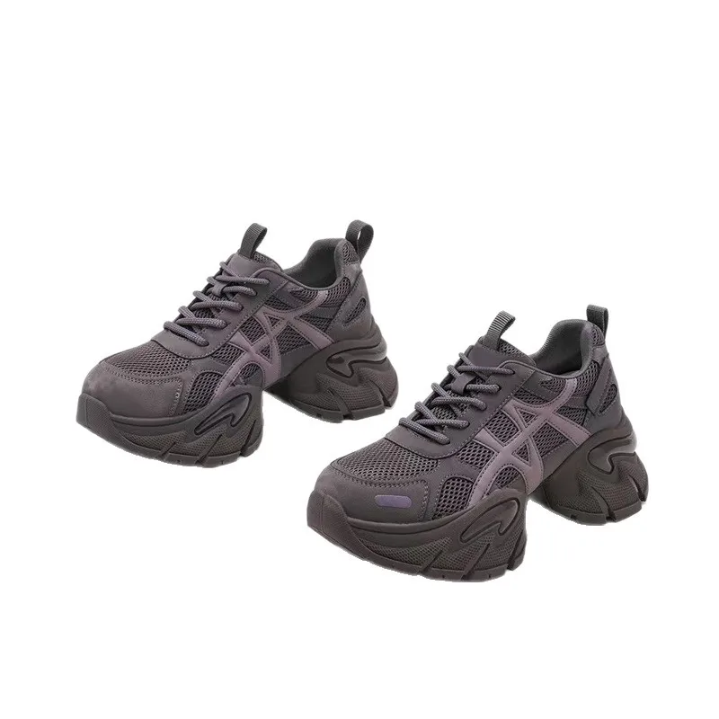 أحذية الركض الخفيفة الفاخرة الناعمة ذات النعل الناعم لزيادة الارتفاع أحذية الأب للنساء خفيفة الوزن قابلة للتنفس أحذية رياضية كاجوال عصرية