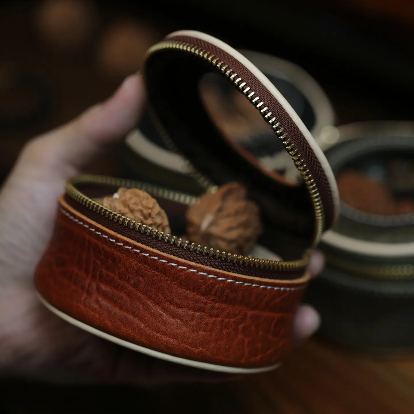 

Bison Style Leather Storage Bag Jewelry Box Walnut Bracelet Coin Key Holder Functional Small Bag for Men And Women