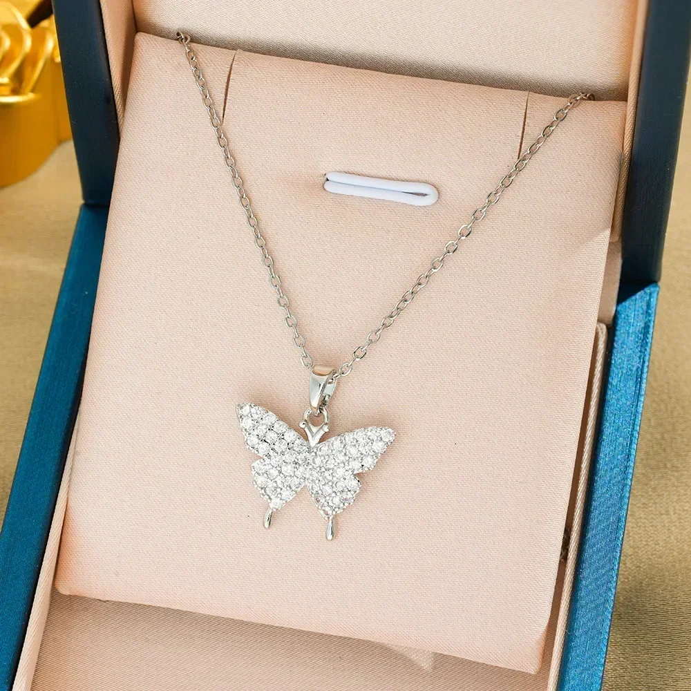 2025newHot-selling، قلادة من الفولاذ التيتانيوم متعددة الاستخدامات على شكل فراشة للنساء، بسيطة وأنيقة، فاخرة خفيفة، راقية في المخزون