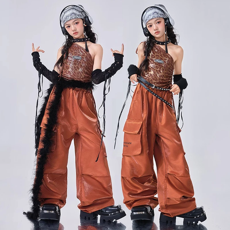 Kostium do tańca jazzowego dla dziewczynki, strój sceniczny Kpop, top na ramiączkach w panterkę, brązowe skórzane spodnie, zestaw hip-hopowy, odzież do tańca ulicznego AMY2166