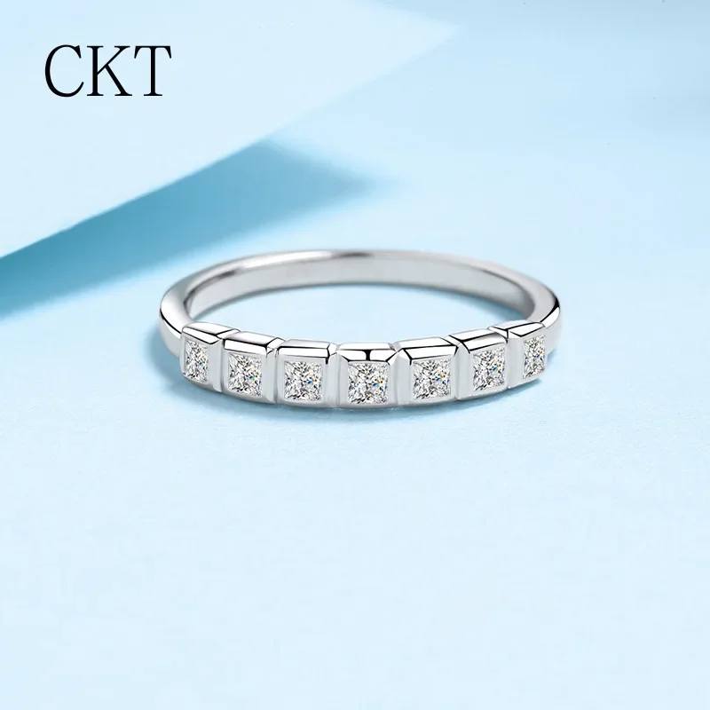 

18K White Gold Luxury Platinum Row Diamond 0.56 Carat Moissanite Rings for Women Pt950 Simple Temperament Models Fine Jewelry