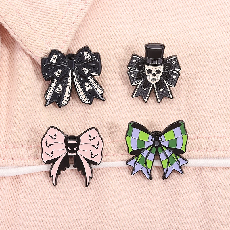 Gothic Halloween Schleife Emaille Pin Gruseliges Skelett Fledermaus Geist Dunkel Romantische Kokette Schleife Brosche Revers Abzeichen Schmuck Geschenk für Freunde