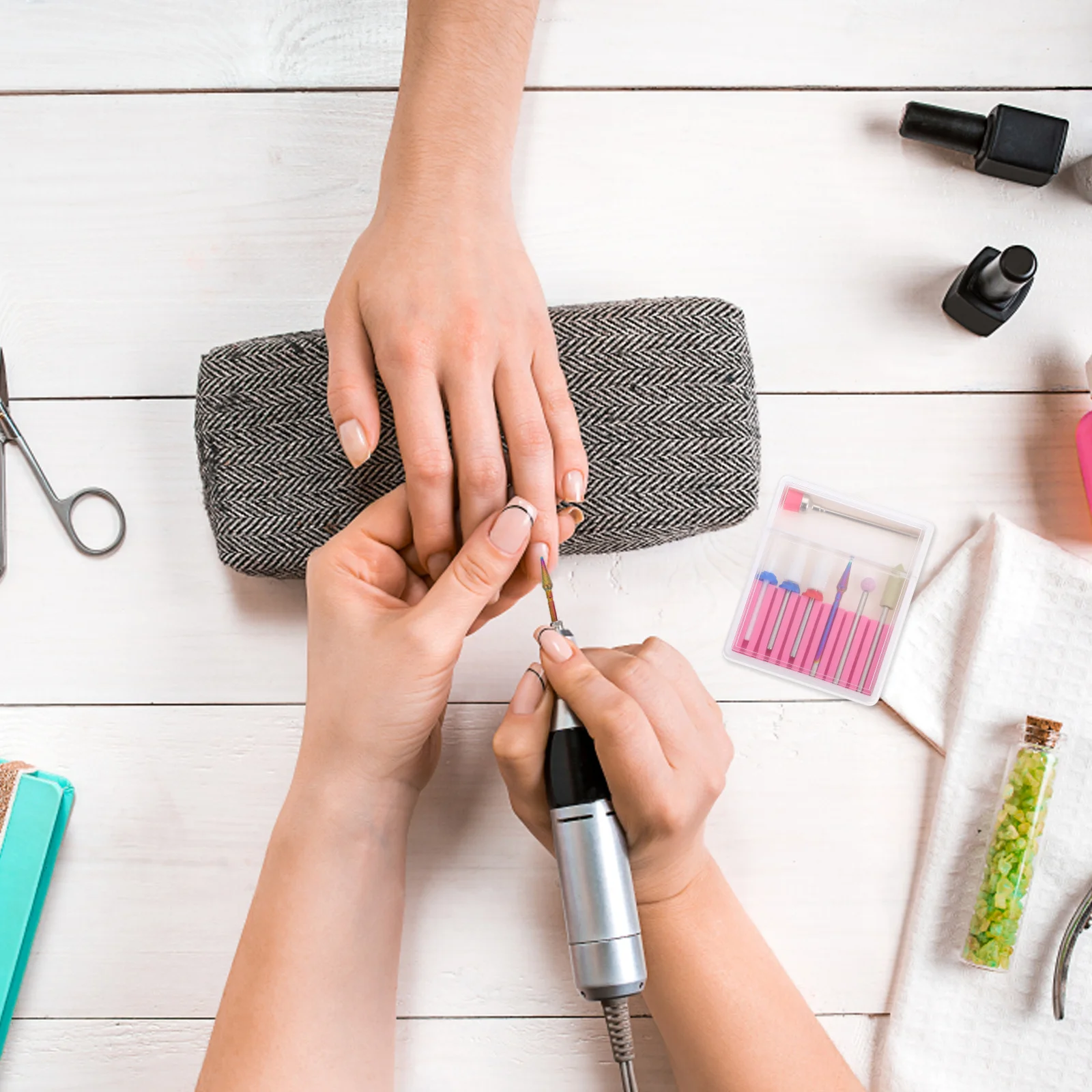 หัวเจียรเล็บอเนกประสงค์ 1 ชุด สำหรับขัดเจลอะคริลิค ทนทาน หัวเจียรทำเล็บ เครื่องมือขัดเงาแบบพกพา