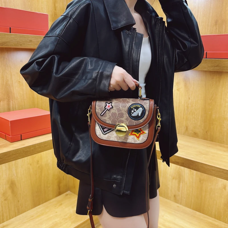 

Fashion Women's Leather Shoulder Bag Elegant Luxury Crossbody Handbag Classic Designer Tote For Office Use