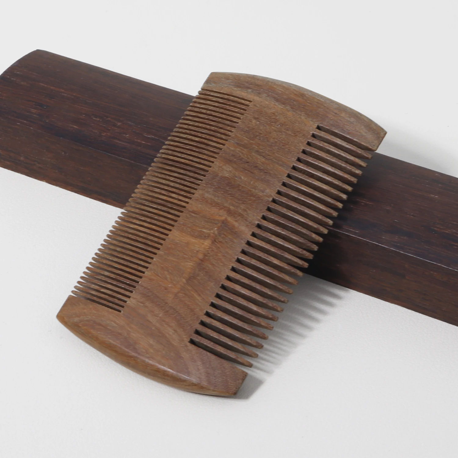 مشط من خشب الصندل على الوجهين بجيب واحد - سطح أملس مصقول، مشط شعر خشبي محمول، خاص للشعر المستعار الحقيقي #4