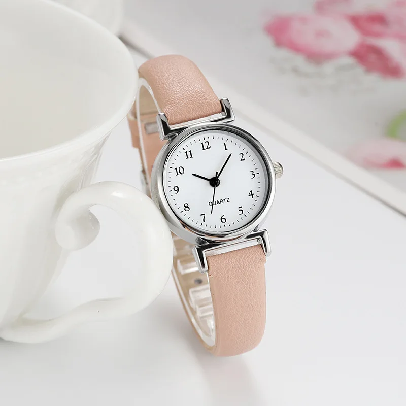 5 Colors Vintage Womens Watches Fashion Circle Student Quartz Watch Bracelet Green Dial Simple Leather Luxury Women Watches Gift