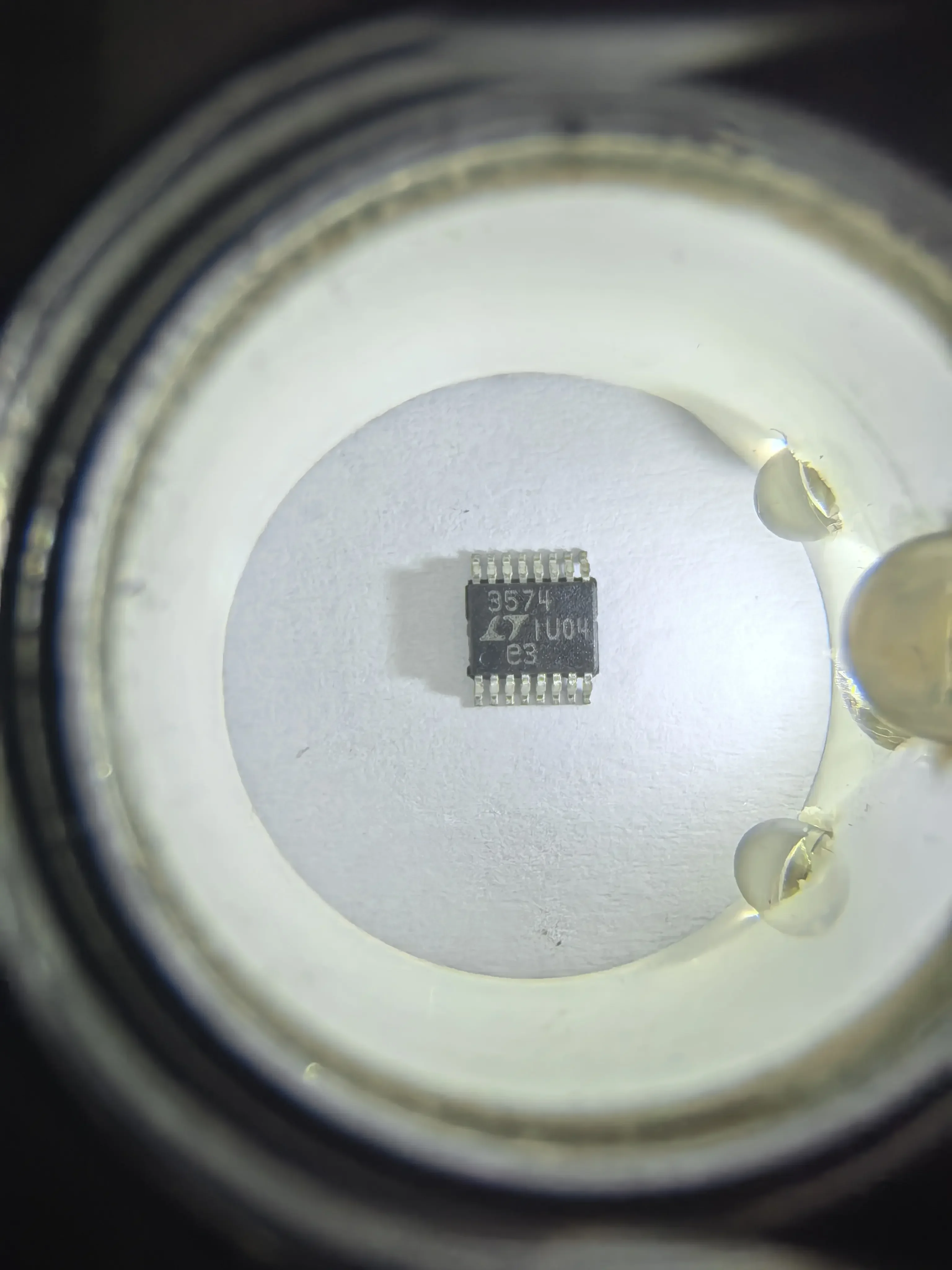 LT3574EMS LT3574IMS LT3574 - Isolated Flyback Converter Without an Opto-Coupler