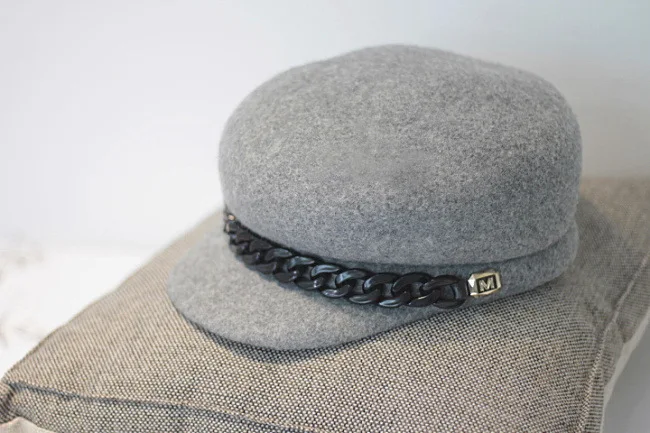 

2025 Equestrian Wool Beret Hat with Chain: Flat Brim Winter Riding Cap - Black Equestrian Style Unisex