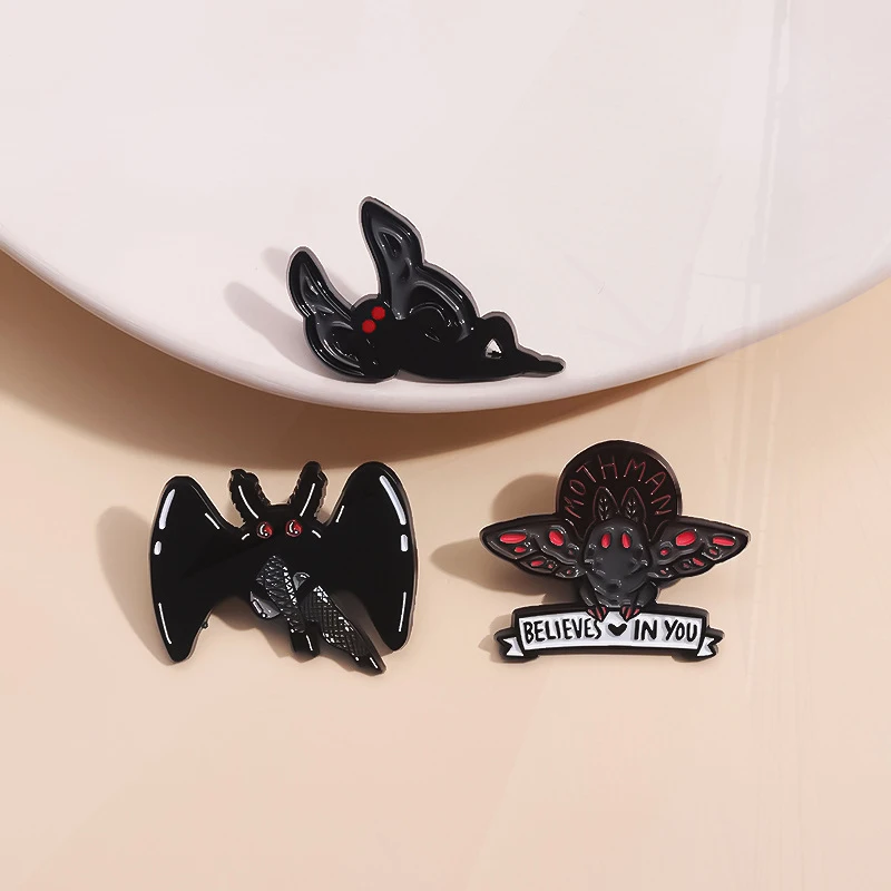 Eyes Invisible Creature Pines Lapel Badges Punk Gothic Animal Jewelry Gift for Friends Mothman Enamel Brooch Custom Red