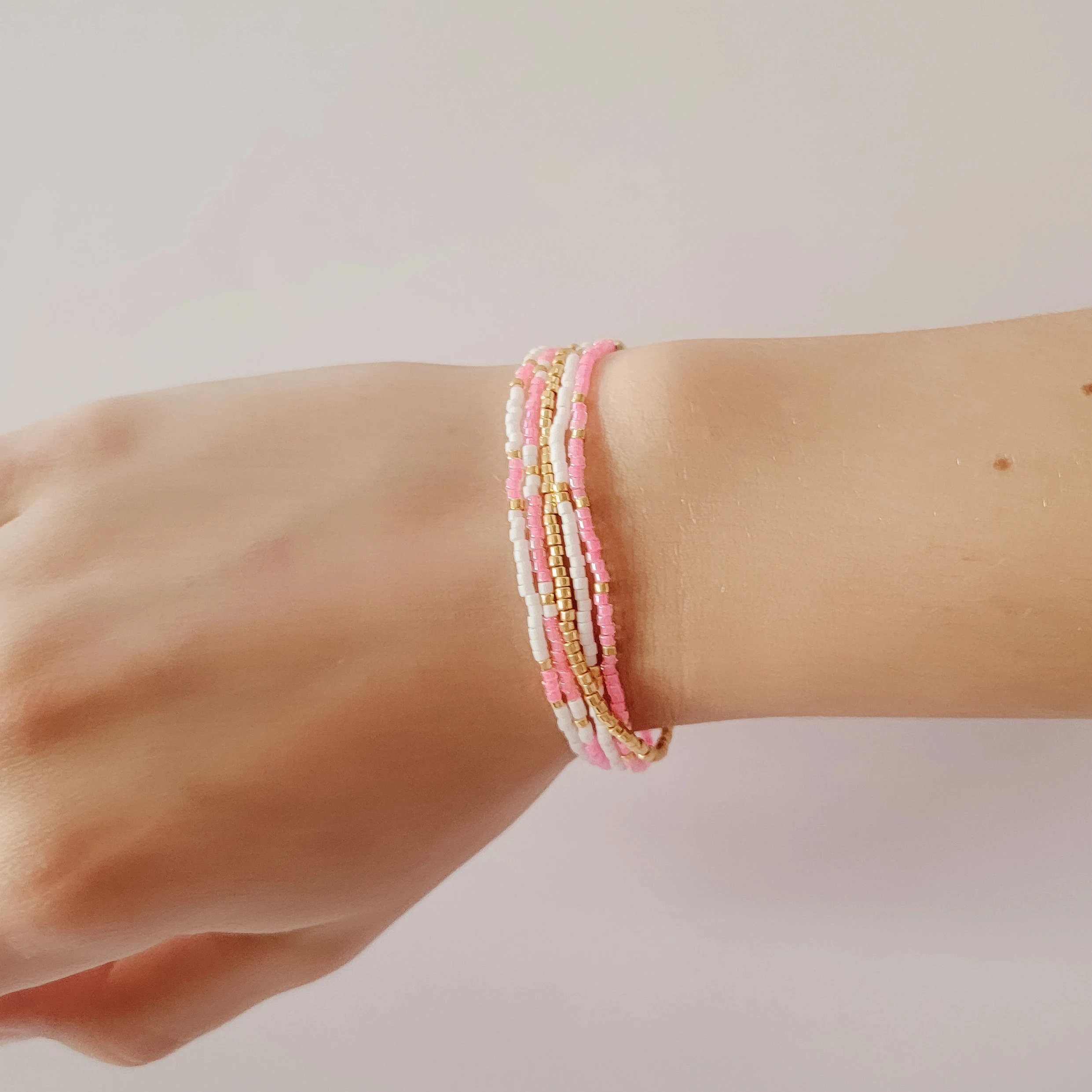 5 قطع البوهيمي الوردي الذهب الأبيض مطرز أساور قابل للتعديل متعدد الطبقات التفاف اليدوية مجوهرات للنساء والفتيات هدية الصداقة