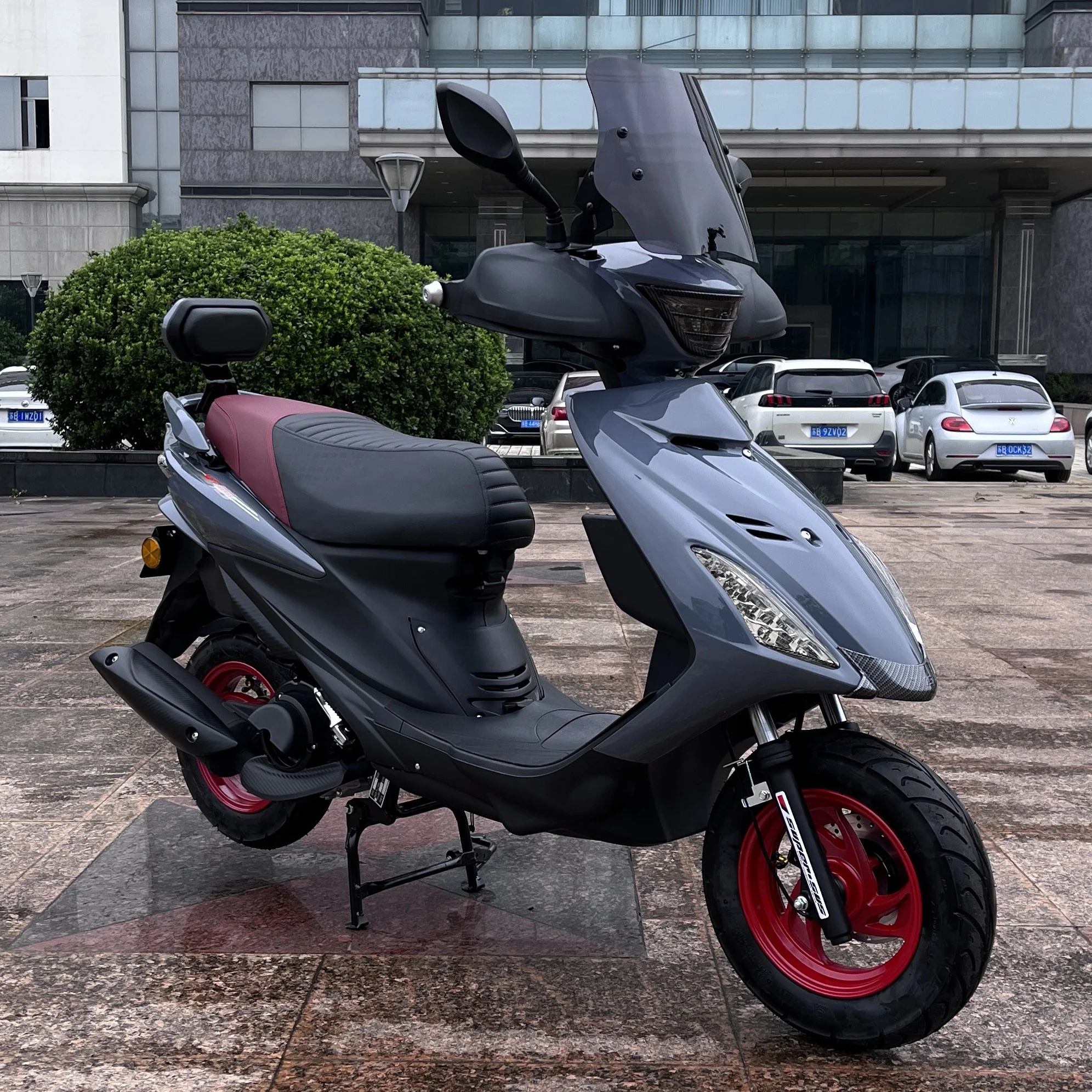 New Style Backrest Classic Model V180 SS Address Big Power Gasoline Scooter With Carbon Design