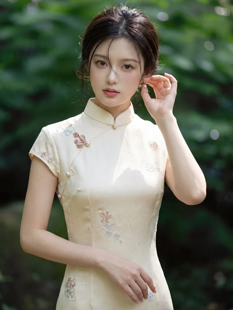 

Embroidered Improved Flower Summer Long Qipao Women's 2026 Spring New Style Girl Crescent Sleeve Young Qipao Dress