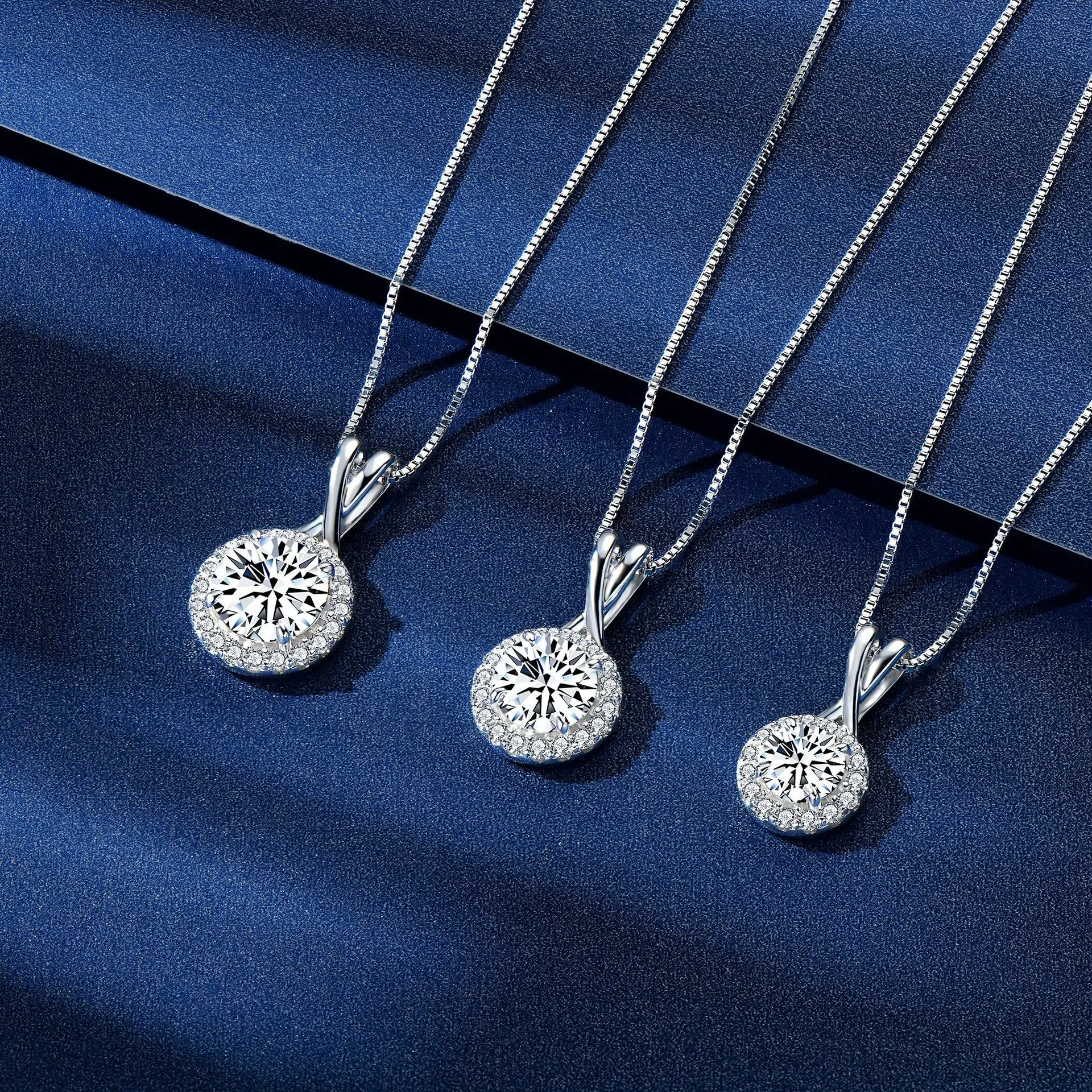 D Color Moissanite Classic Surrounding Stone Pendant Necklace Women's S925 Sterling Silver Fashion Light Luxury Collarbone Chain