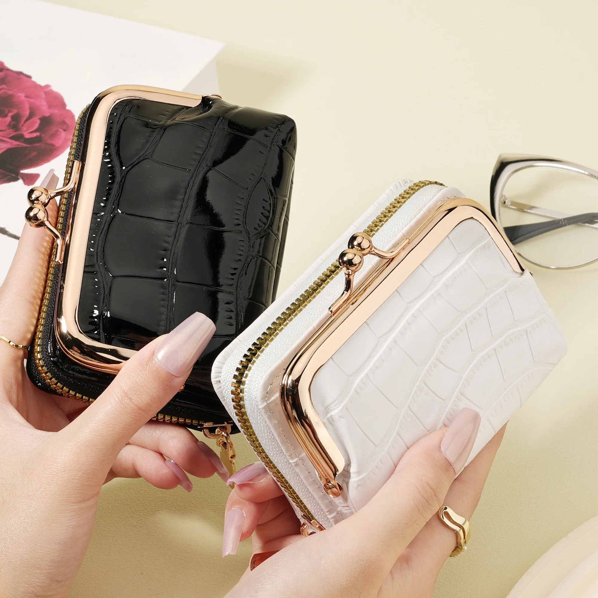 Wallet crocodile pattern clip zipper design with opening and closing, simple credit card holder with multiple card slots, detach