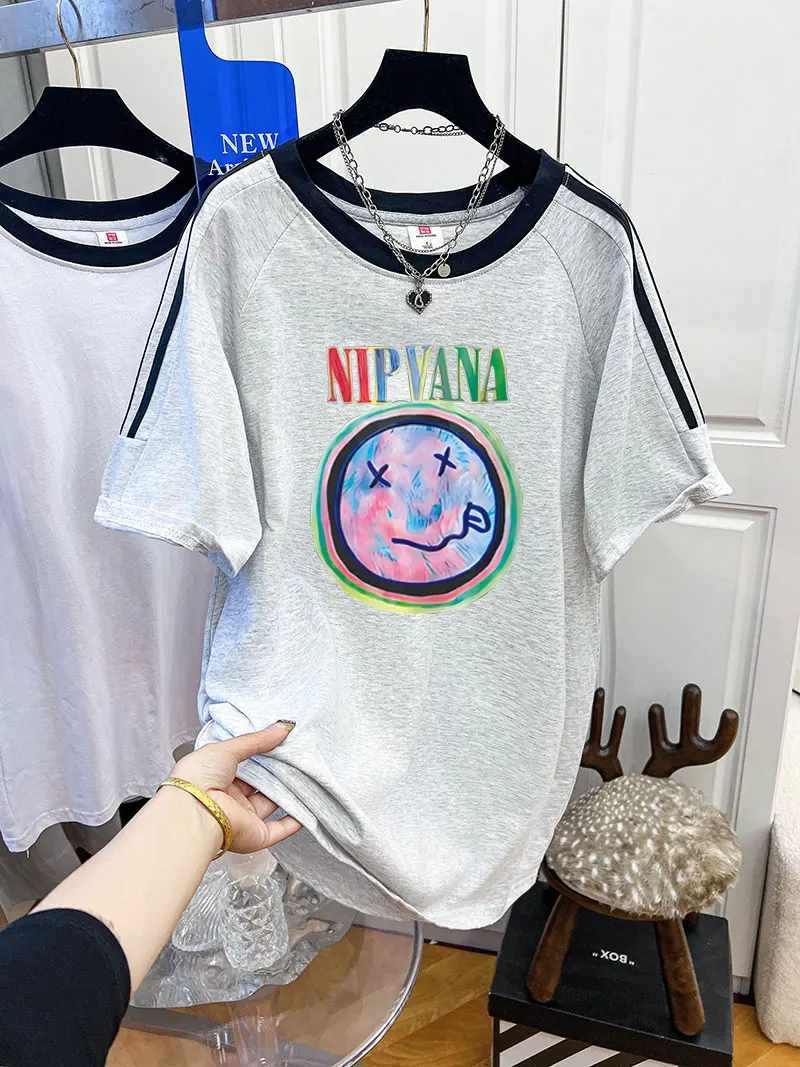 Camiseta feminina de manga curta, marca de moda retrô americana, estampa de letras, gráfico com três barras, camisas casuais