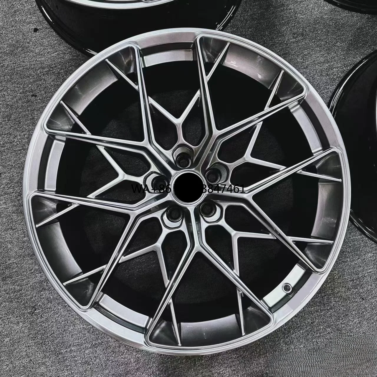 عجلات سيارة الركاب الفضية المزورة Te37 17 18 19 20 22 24 بوصة 5x114.3 5x120 5x127 مخصص 1 قطعة الحافات السوداء لـ F30 E90