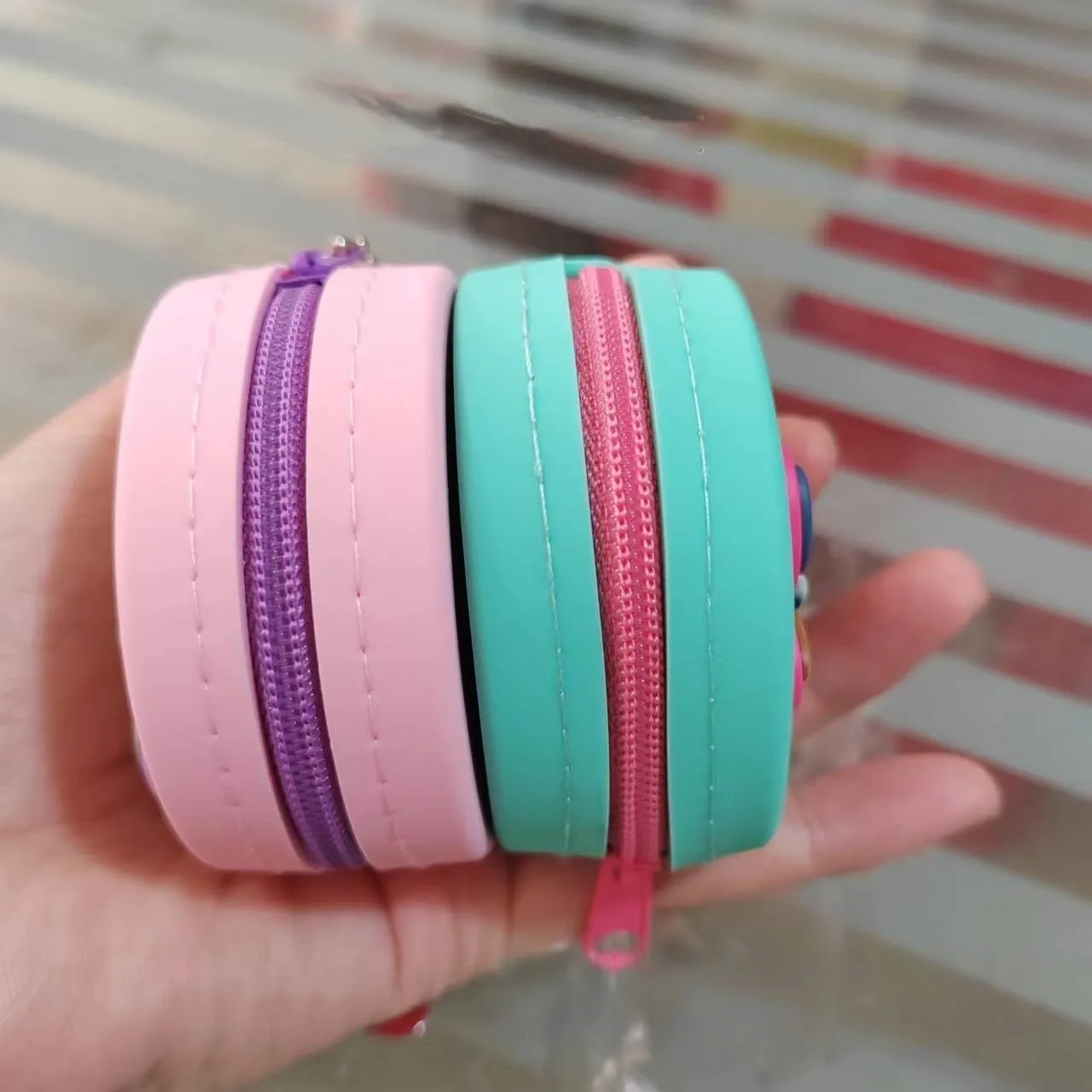 1pcs Silicone Coin Purse Solid Color Waterproof Zipper Small Storage Bag Key Wallets Headphone Bag Women Round Purse Bag Pouch
