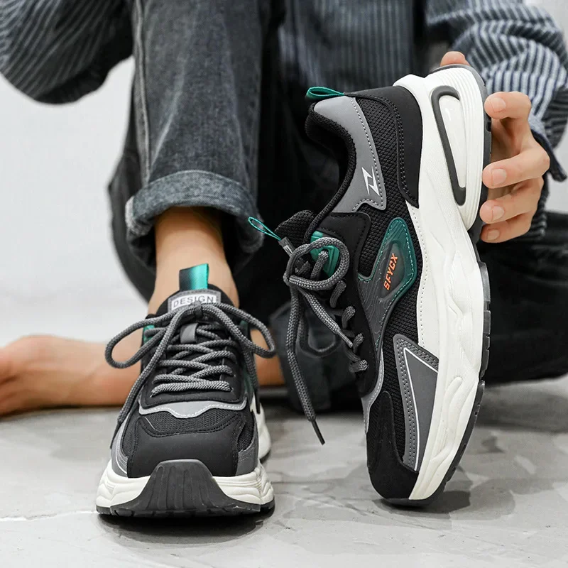 Nowe modne sportowe i rekreacyjne sneakersy typu \"dad shoes\" z siateczki na grubej, amortyzującej podeszwie dla gimnazjum.