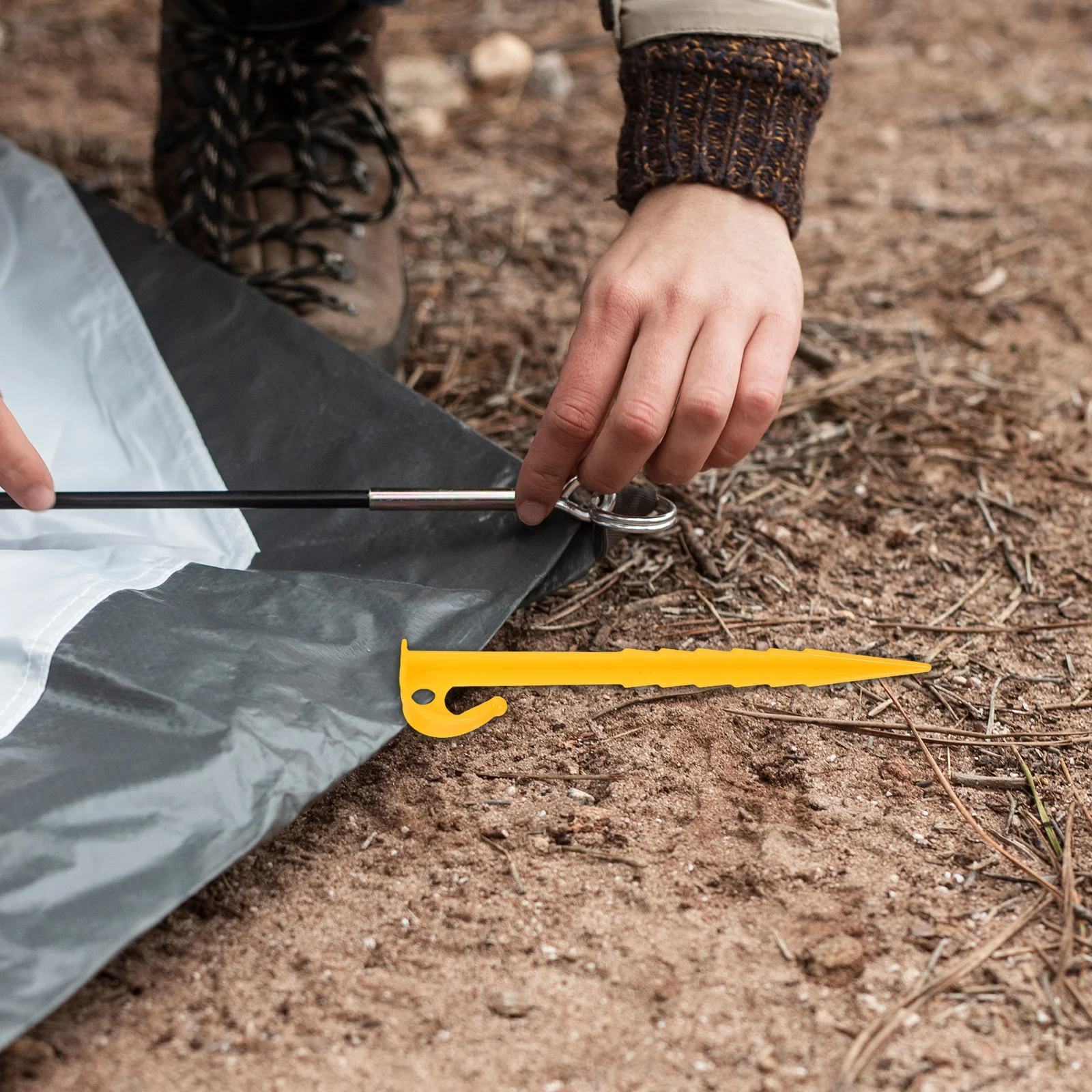 

13Pcs Durable Plastic Tent Pegs Serrated Design Yellow Color for Camping Hiking Beachproof Garden Landscape Tent Ground Stakes