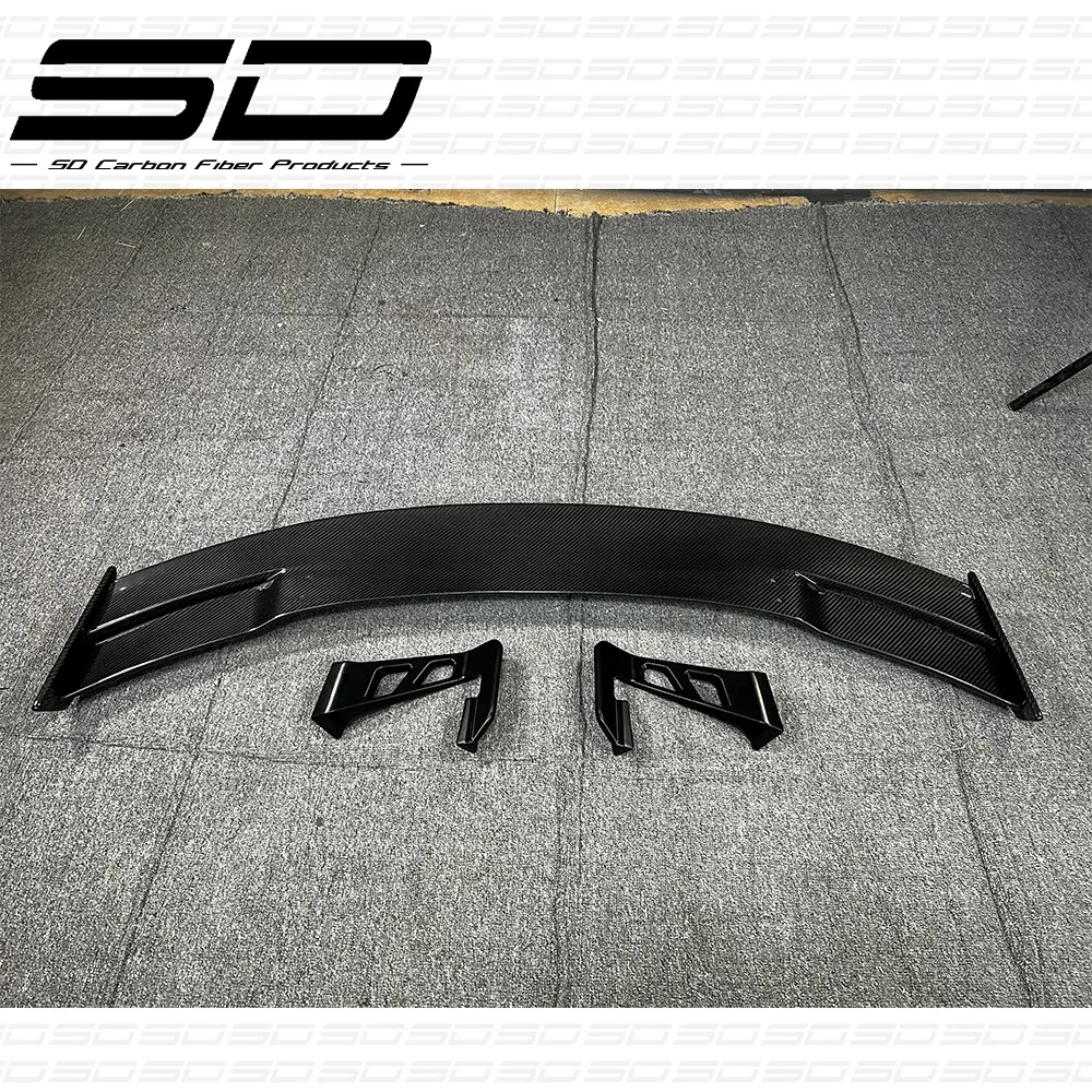

P Style Dry Carbon Fiber Rear Spoiler Rear Wing Bodykit for R8