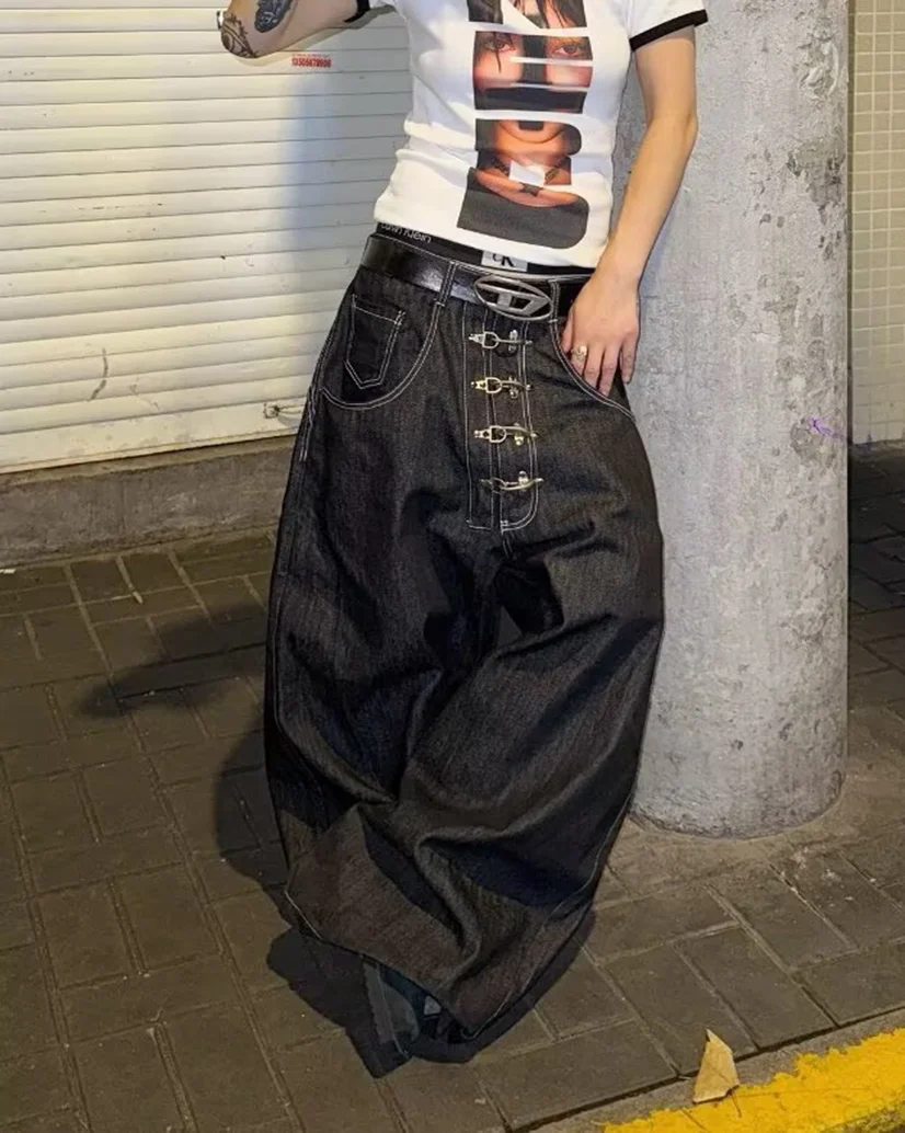 بنطال نسائي عتيق بنمط الشارع بخصر عالٍ وإبزيم معدني منحني وواسع الساق مستقيم من قماش الدنيم الفضفاض