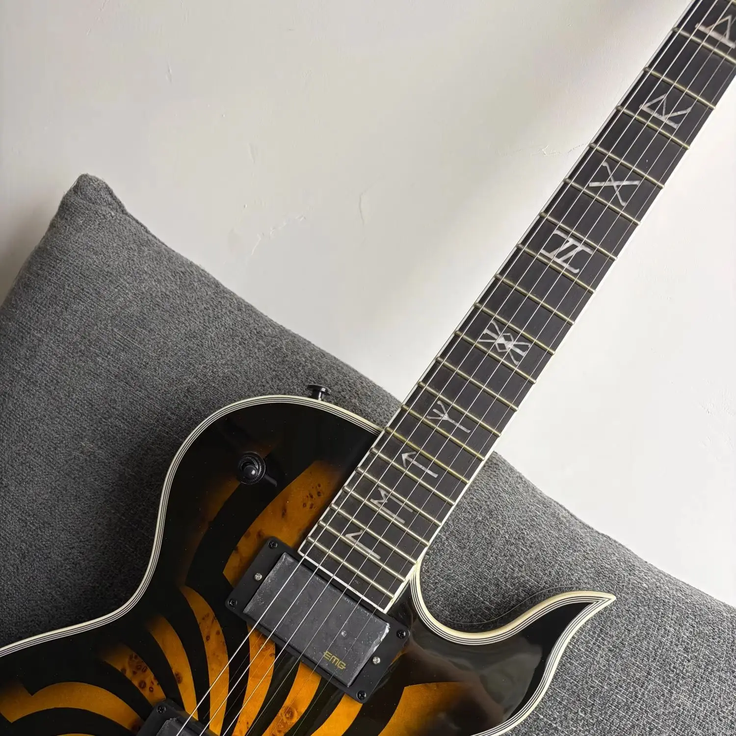 Custom Solid Body Electric Guitar Maple Neck Top Heavy Metal Style Factory Custom Hot Sale