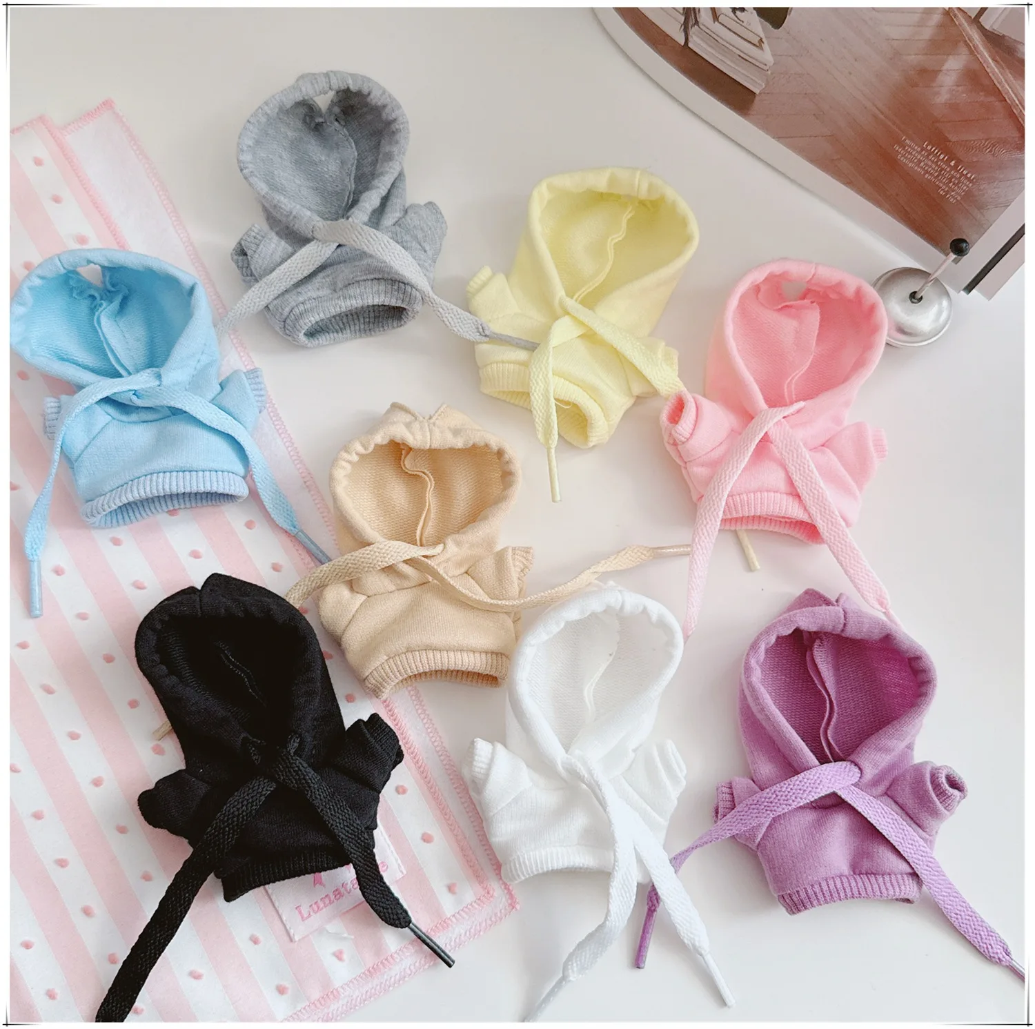 Vestiti per bambole Mini Labubu 4a generazione 4.0 da 10 cm, felpa con cappuccio bianca e nera con pantaloncini con risvolto – varie opzioni di colore