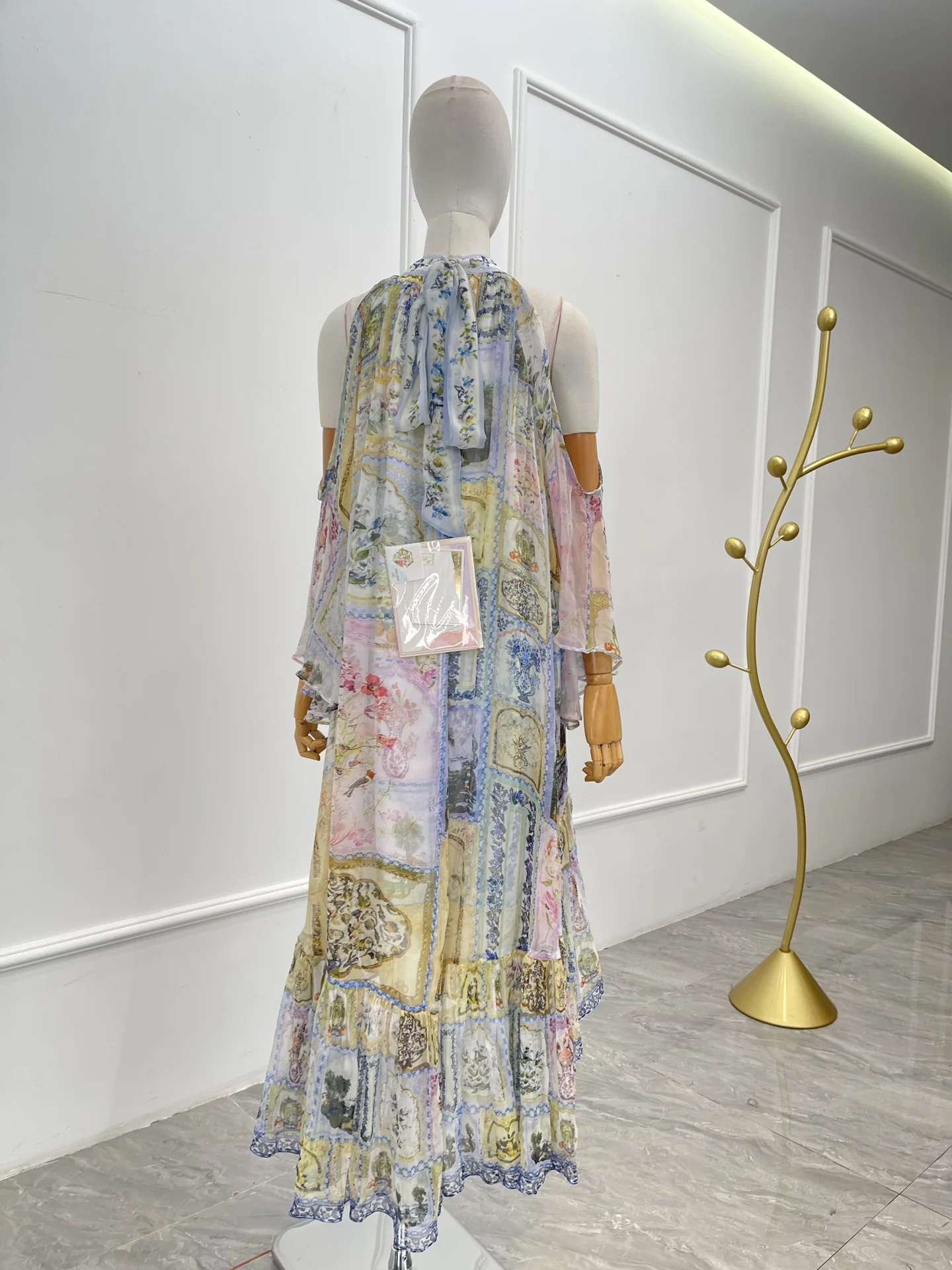 2025 Novo lindo vestido midi com estampa floral verde manga comprida ombro de fora