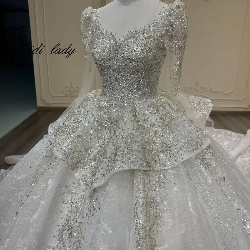 Perline perle Appliques Lace Illusion Princess Ball Gown abito da sposa con abito da sposa a maniche lunghe