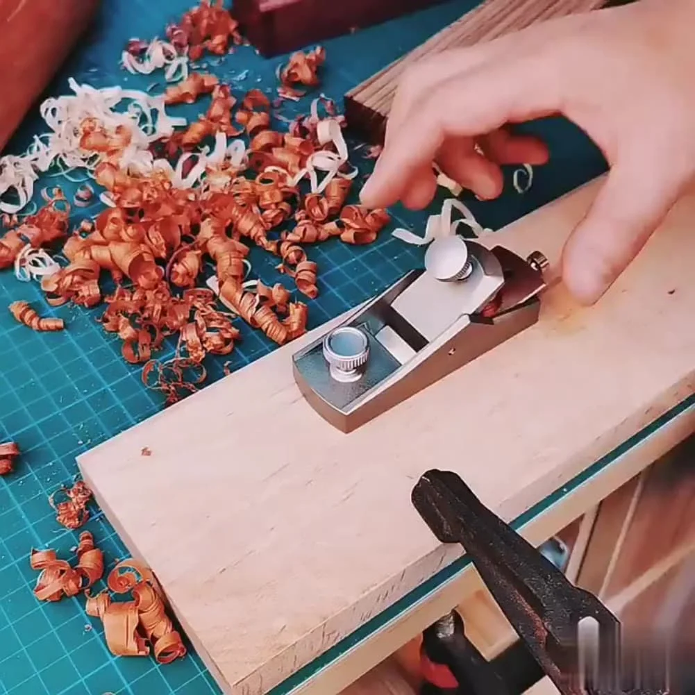 

Ручной строгальный станок с лезвием VG10, изготовленный с ЧПУ для столярных проектов своими руками, подходит для профессиональных столярных работ, плавных точных результатов