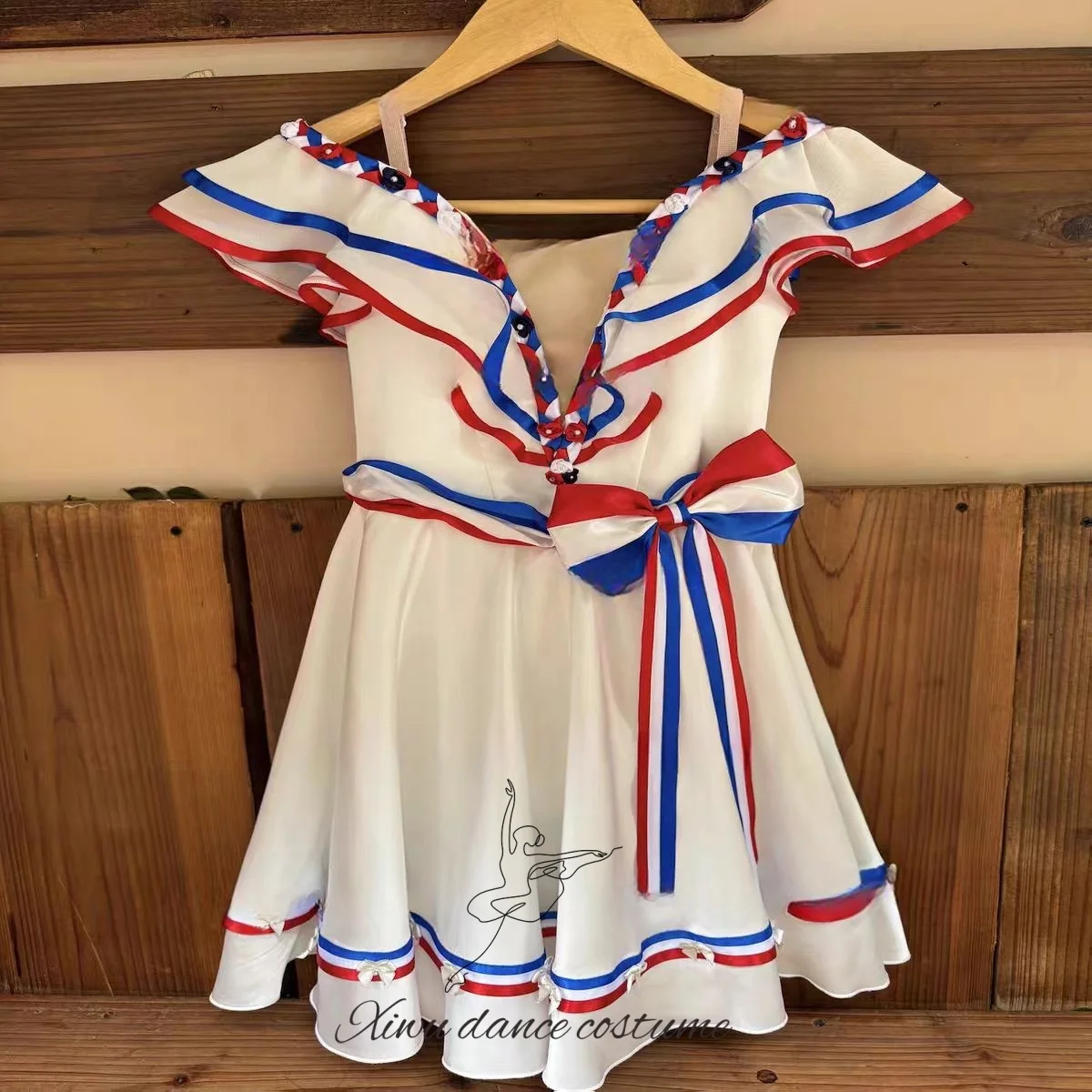 졸업 댄스 변형 발레 스커트, 흰색 파란색 다이아몬드가 박힌 리본과 모자, 빅 스윙 롱 스커트, 대회 스커트