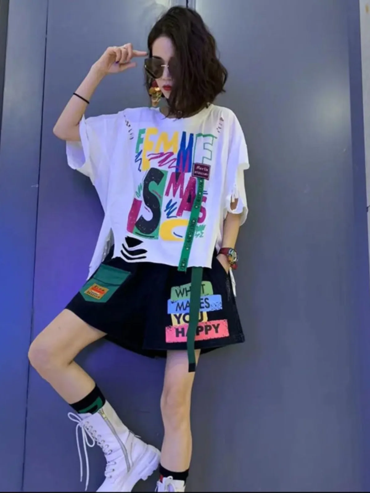 Faionable ort Sve T-irt And orts Set with Printed Letters And Holes Casual Two-Piece Suit for Women Cotton Material