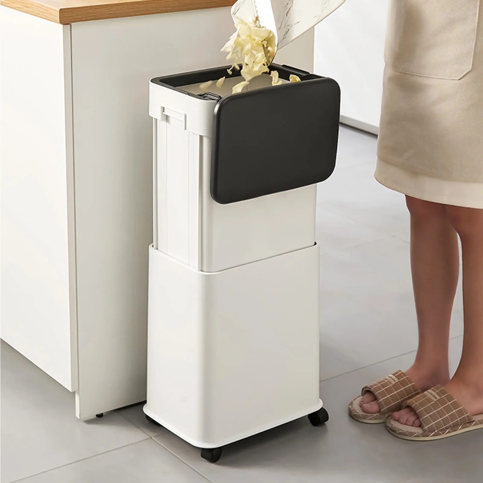 

20L Kitchen Trash Can with Lid Height Adjustable Rolling Wheels Waste Bin Detachable Inner Bucket for Bathroom Bedroom