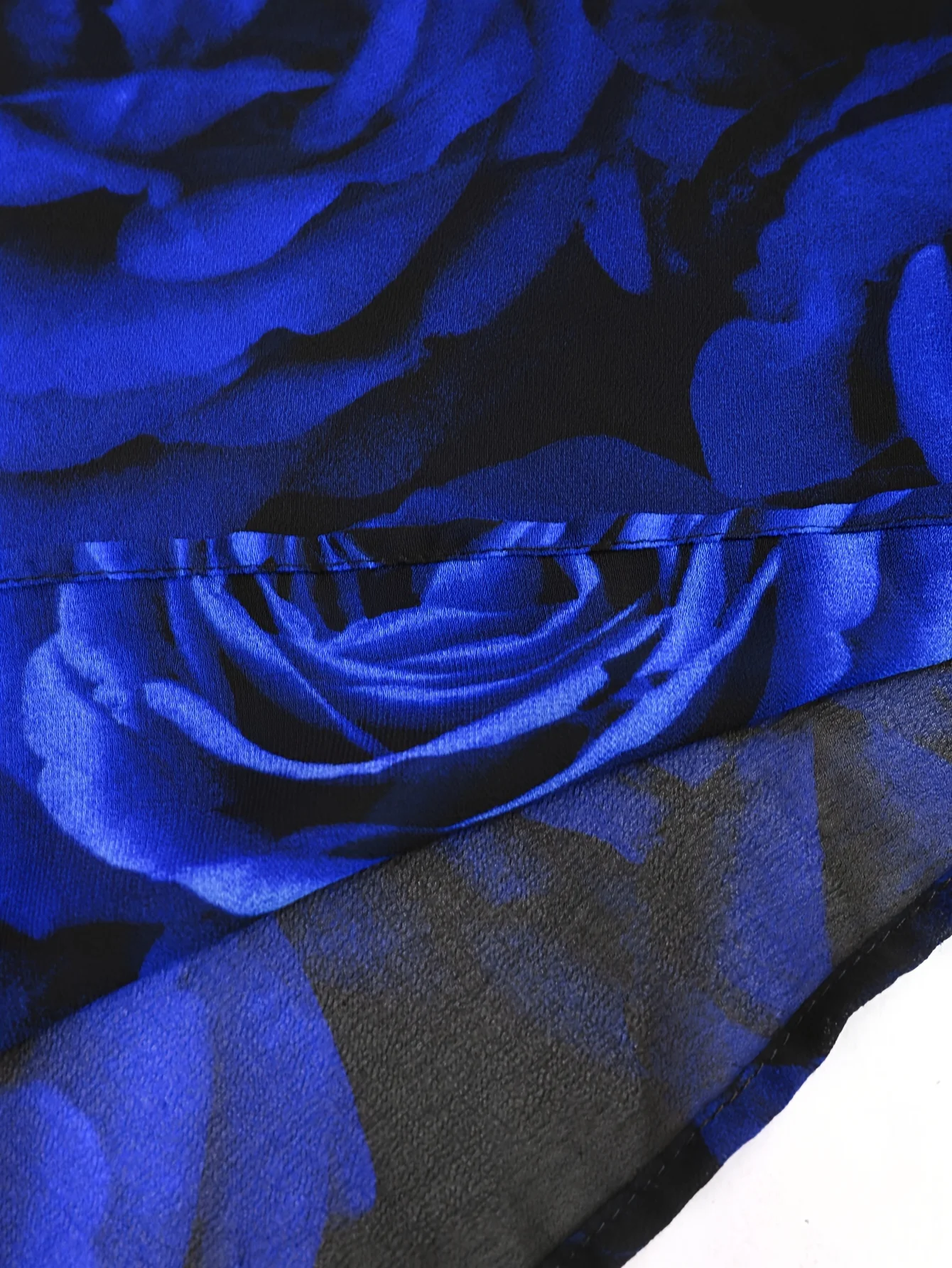 Beliebte europäische und amerikanische Frühlings- und Herbstmode für große Größen mit Rosenmuster, Kordelzug und unregelmäßigen Fledermausärmeln. – Detail 24