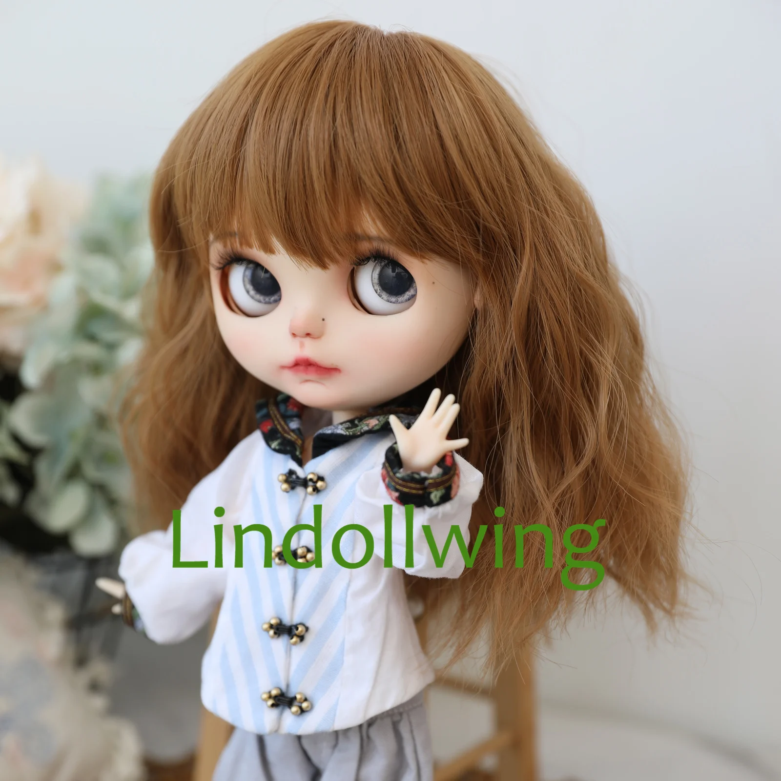 

9-10 inch Blyth light brown Wig A Collection Of Instant Curly Hair