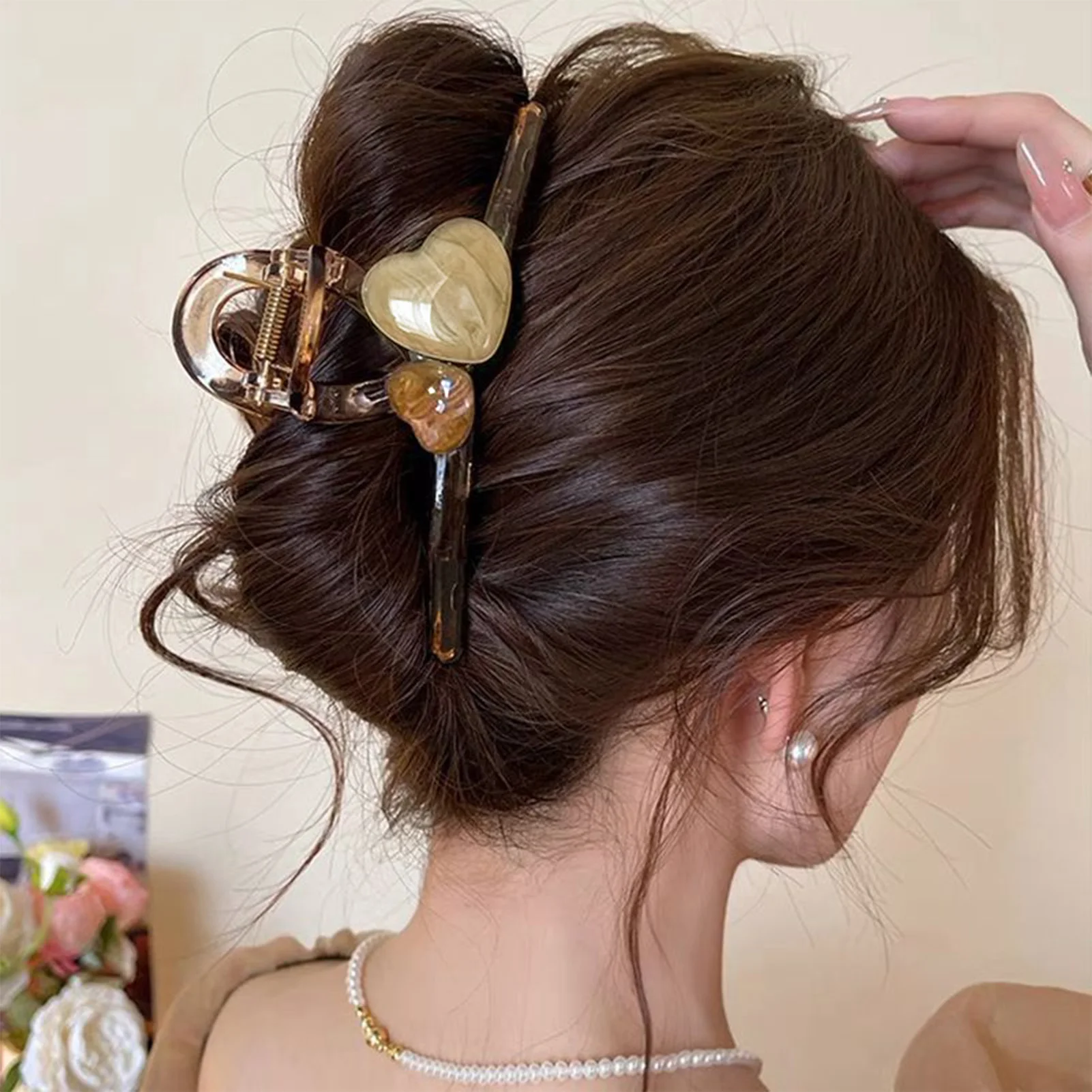 Pinces à cheveux en résine pour femmes, grandes pinces requin à forte tenue, antidérapantes, style rétro, durables et légères, idéales pour les fêtes