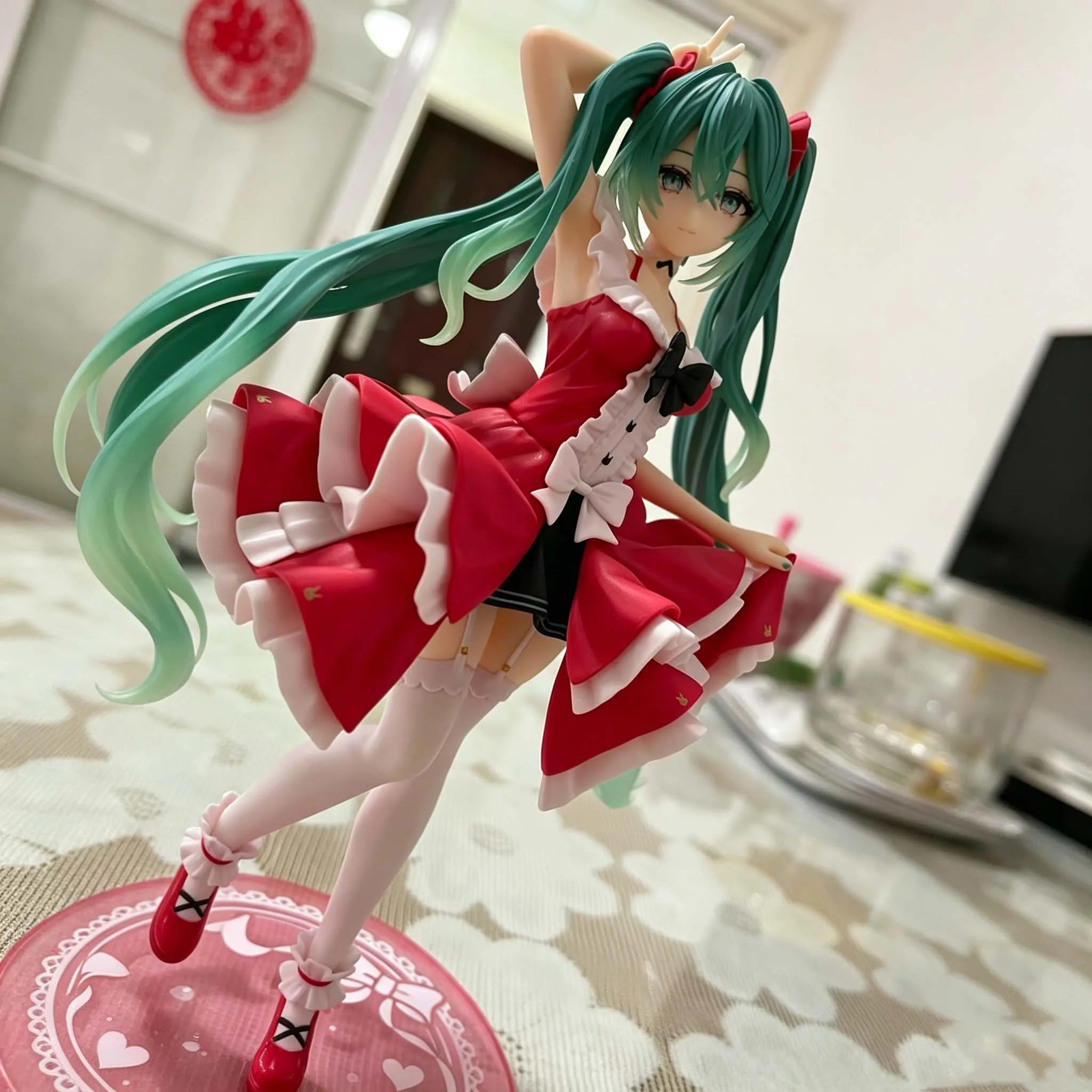 Hatsune Miku Anime-Figur Spielzeug Niedliche Anime MIKU Stehende PVC-Actionfigur Kawaii Cartoon-Modell Puppe Geburtstagsgeschenk für Kinder