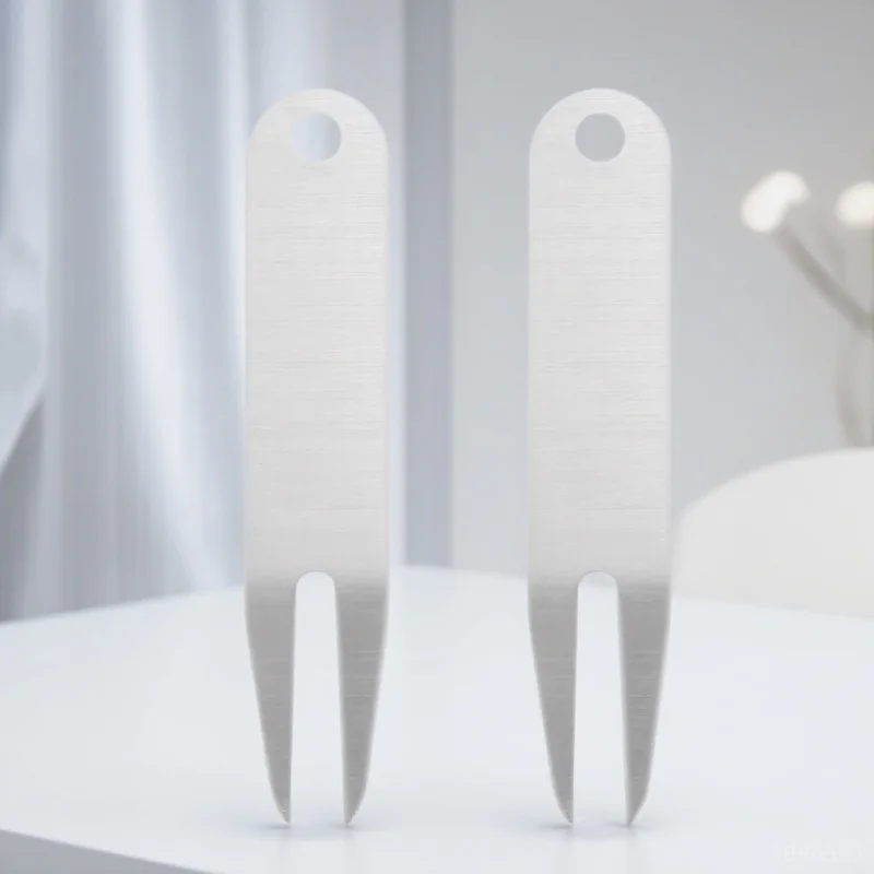 2 قطعة شوكة جولف محمولة خفيفة الوزن بتصميم صغير بفتحة سلسلة مفاتيح سهلة الحمل ملحقات جولف احترافية #6